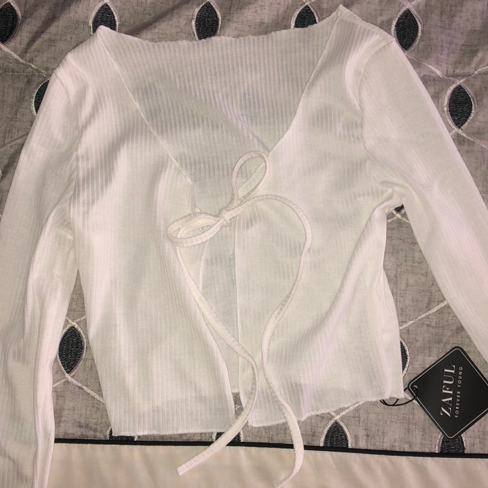 tied ribbed white shirt
